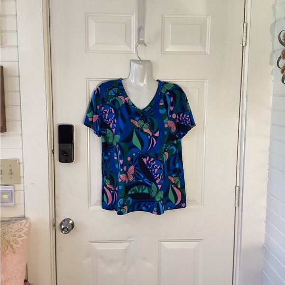 Lesley Evers Tops - Floral Butterfly Print Women's Short Sleeve Top